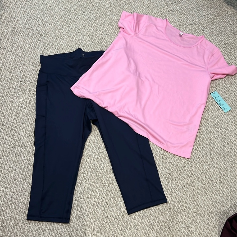 Ideology, high-rise leggings Capri leggings and short sleeve shirt